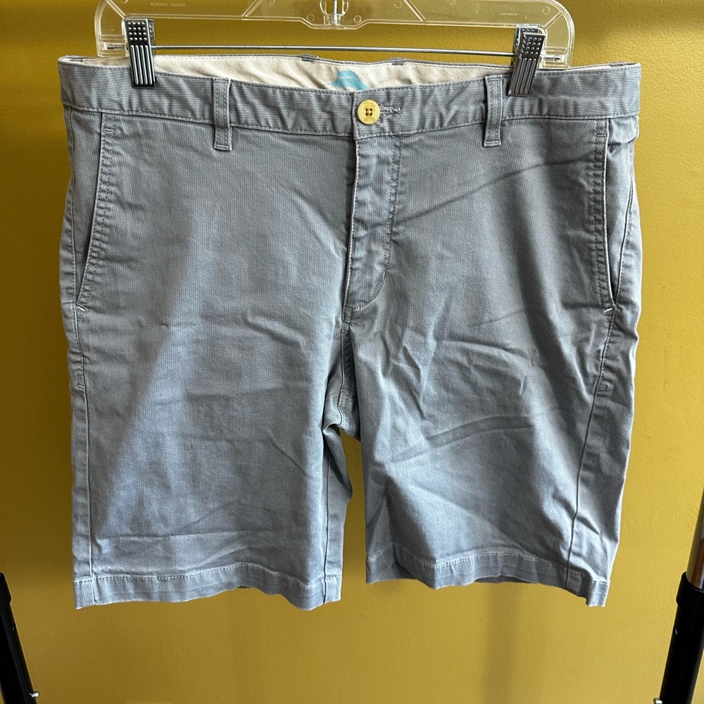 Tommy Bahama Borocay 10 in Chino Gray Men’s Shorts : 36